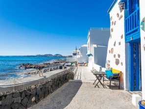 1 Bedroom Fisherman's Cottage right by the Sea & Arrieta Beach, Lanzarote, Canary Islands